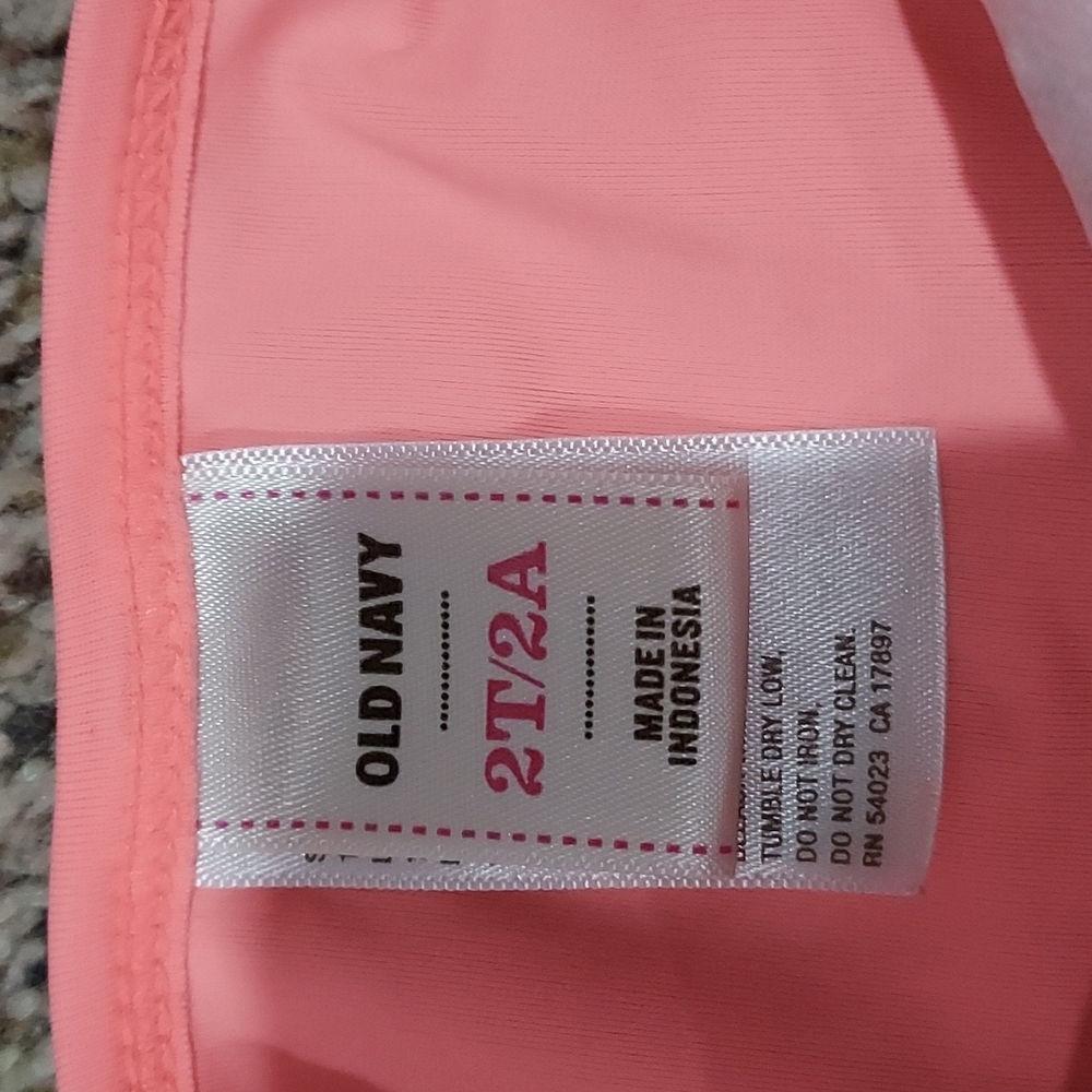 Old navy 2t SWIM suit - Picture 3 of 3